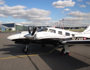 Flugzeug 2 motorig,  Piper, Seneca V, 6 Sitze, Reisegeschwindigkeit 400 km/h, Reichweite 1.500 km